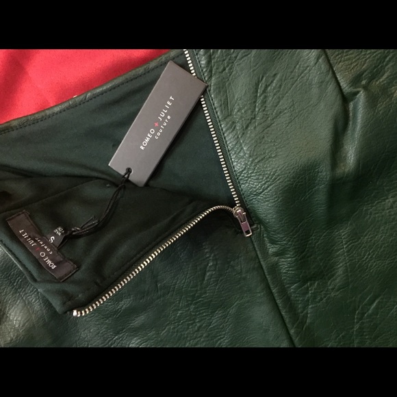 NWT- Fun and Eye catching Skirt🌺 - Picture 4 of 5